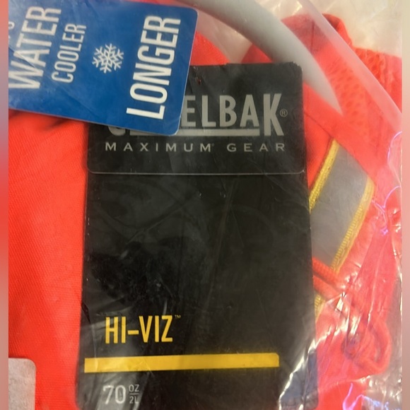 🆕New with tags- Camelbak hydration backpack- insulated - Picture 3 of 6